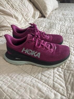 Hoka Women's Athletic Running Shoes in Magenta with White Logo EUC Size 8 Mach 4